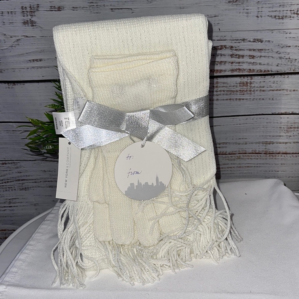 🔥 SALE NWT NY&C Scarf & Gloves Set | White, Off White, Cream